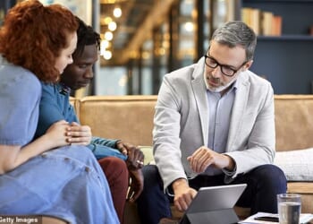 Advisers help people reach their financial goals by recommending products and looking at clients¿ personal financial circumstances