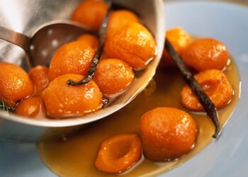 Cooked apricots with vanilla pods