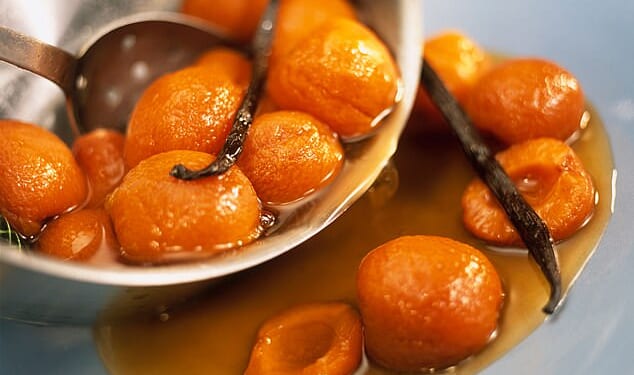 Cooked apricots with vanilla pods